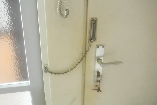 Weiße Tür Von Innen Verschlossen — Stockfoto
