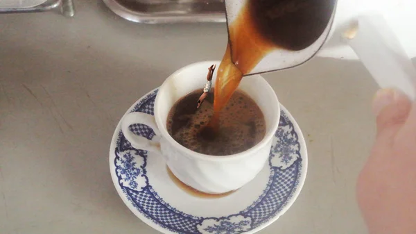 Hombre Saltando Una Taza Café —  Fotos de Stock