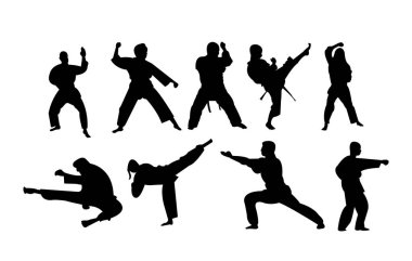 Çeşitli karate tutumları ve yumruklar yapıyor insan siluetleri
