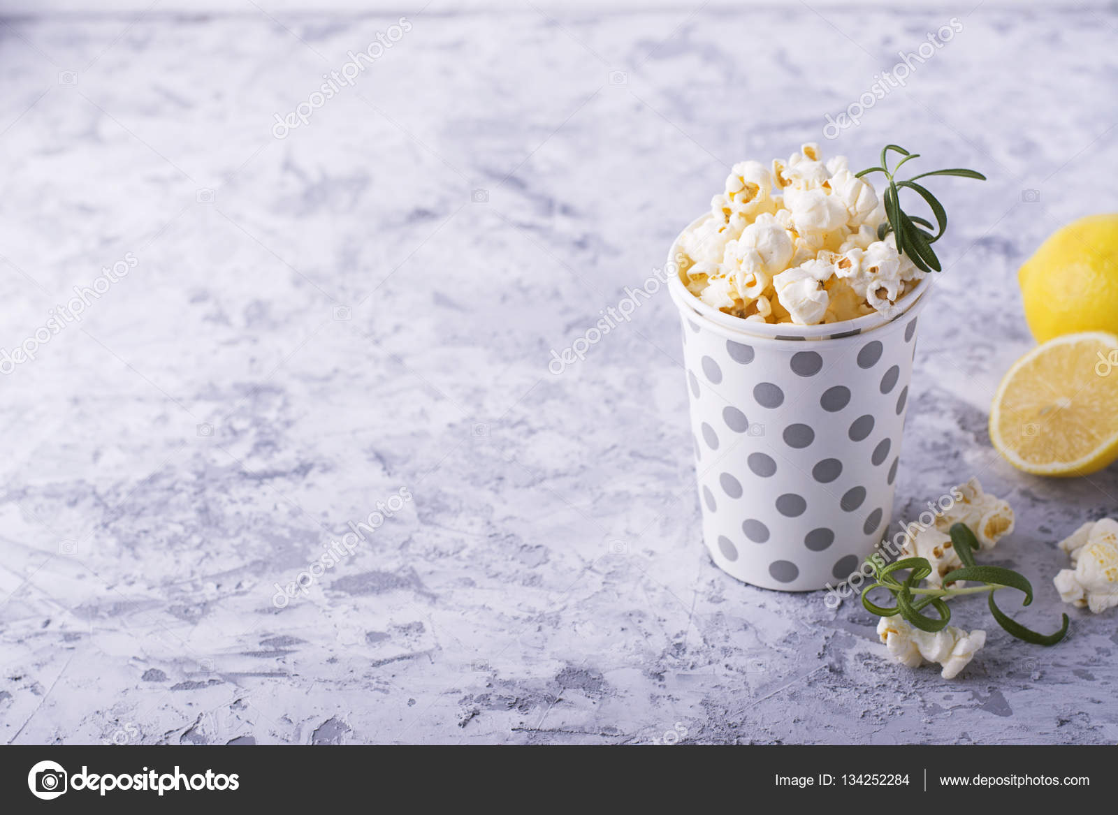 Popcorn fatti in casa fresco croccante salato aromatizzato al ... Profumi fatti in casa