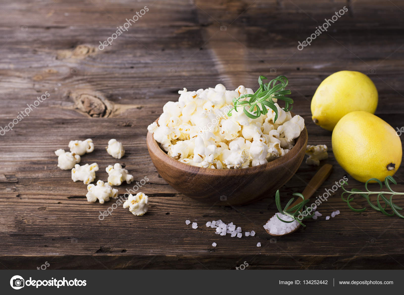 Popcorn fatti in casa fresco croccante salato aromatizzato al ... Profumi fatti in casa