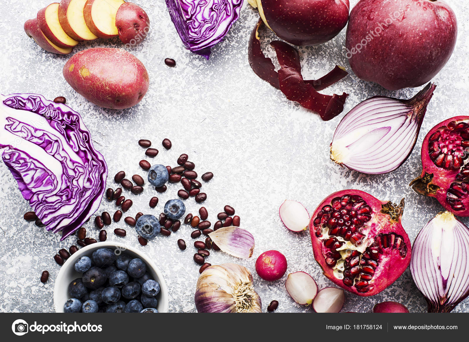 不同的蔬菜和水果的紫色 粉红色和紫色的健康饮食 富含维生素的花青素用于血液和心血管系统 年份的颜色 顶级紫罗兰