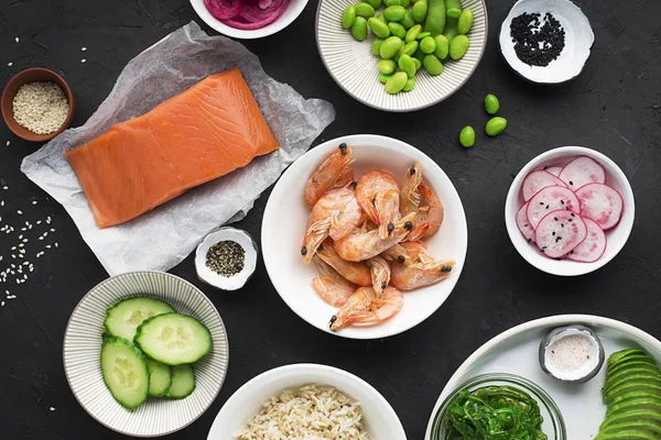 Ingredientes frescos para poke bowl. Vista superior . — Foto de Stock