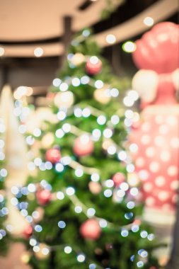 Arka plan bulanık bokeh ışık ile Noel ağacı