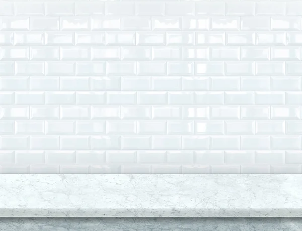 Tampo de mesa de mármore branco vazio com parede de cerâmica branca brilhante — Fotografia de Stock