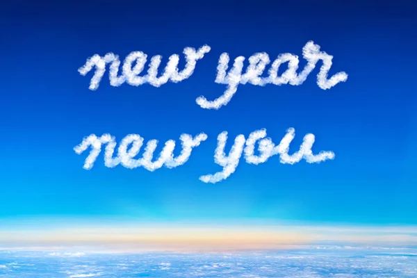 Цитата натхнення, новий рік ваш хмарний текст на блакитному небі і s — стокове фото