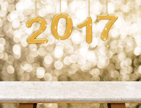 2017 (3d renderizado) nuevo año colgando sobre la mesa de mármol con — Foto de Stock