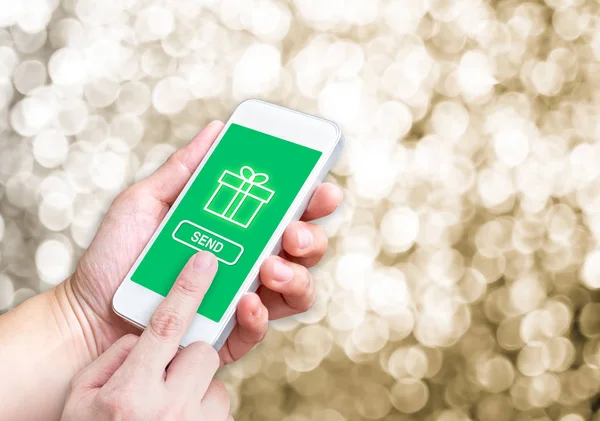 El telefon tutarak ve parlak altın b ile hediye göndermek için tıklayın