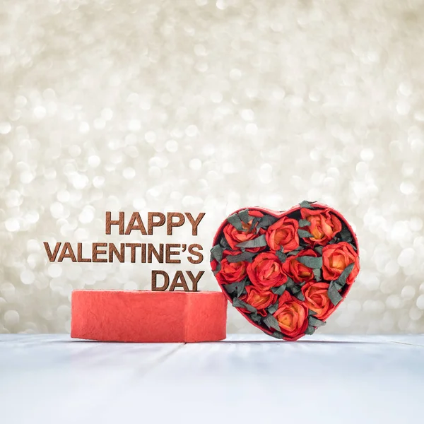 Happy Valentine's day woord over Heart shape box met rode rozen ins — Stockfoto