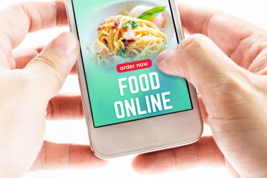 Gıda online kelime ile iki el holding cep telefonunuzu yakın ve