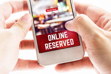 Online özel amaçlı sözcük ile iki el holding cep telefonu kapatın