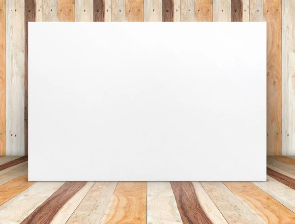 Poster in carta bianca vuota nella stanza della tavola di legno, modello finto f — Foto Stock