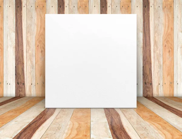 Blankt vitt papper affisch på trä planka rummet, håna upp mall f — Stockfoto