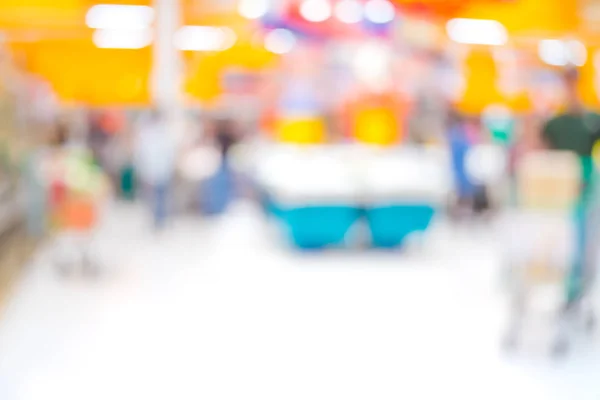 Fundo desfocado, Compras de clientes na loja de supermercados com — Fotografia de Stock