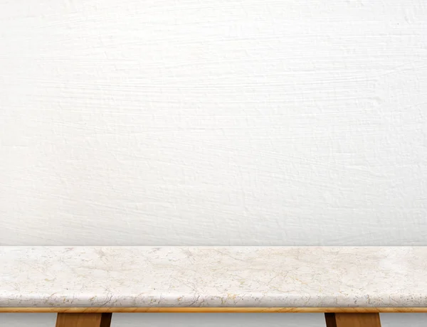 Meja marmer kosong dengan dinding beton putih, Mock up fo — Stok Foto