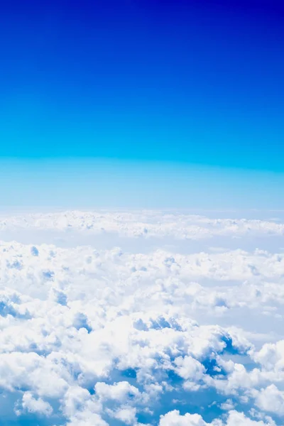 雲と飛行機、巡回概念から空の空撮 — ストック写真