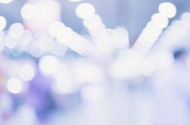 Arka plan bulanık, soyut bokeh ışık soğuk ses tonuyla