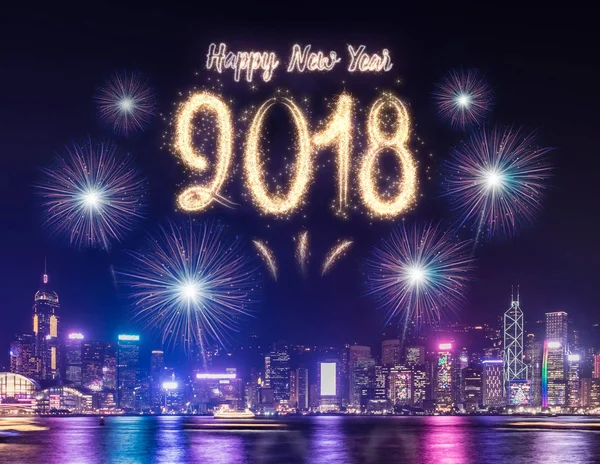 Šťastný nový rok 2018 ohňostroj nad Panorama budovy blízko moře na — Stock fotografie