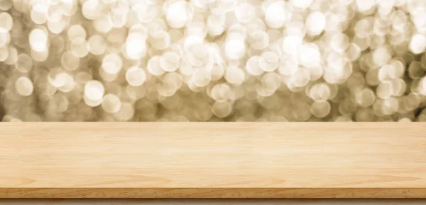 Tapa de mesa de madera vacía con desenfoque brillante oro bokeh abstracto bac — Foto de Stock