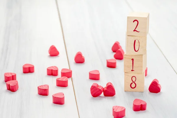 Odun yığını küp mini kırmızı h grup sayısına yeni yıl 2018 — Stok fotoğraf