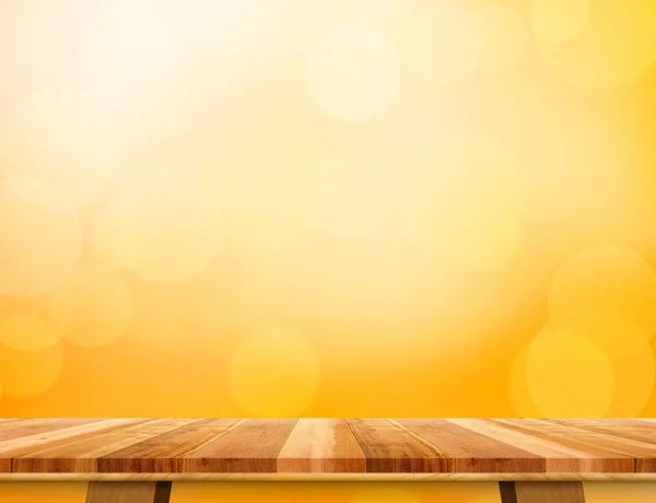 Tom brun trä bordsskiva på orange bokeh ljus bakgrund, Mock — Stockfoto
