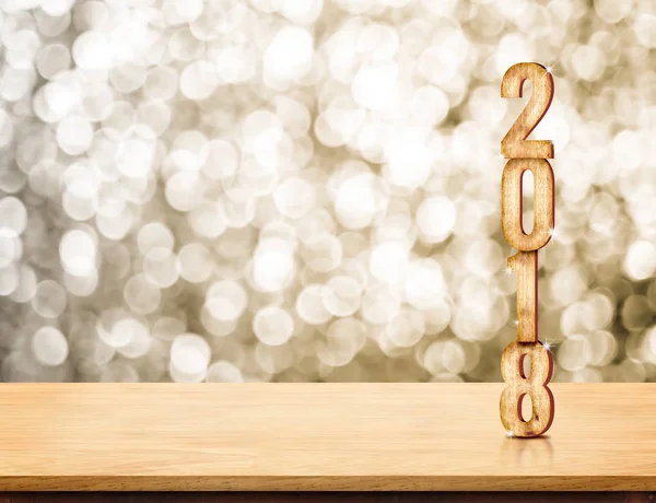 2018 uusi vuosi puun numero (3d renderöinti) puupöydälle sparrilla — kuvapankkivalokuva