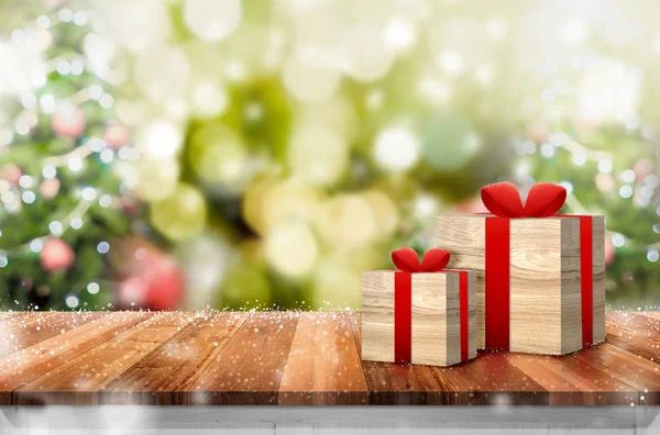 Hediye kutusu ahşap tahta masa üstü soyut ile üzerinde bulanıklık Noel tr — Stok fotoğraf