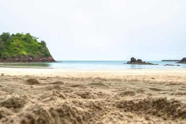 Deniz Sahil tarafında, yaz peyzaj sahne, kum plaj, yakın çekim