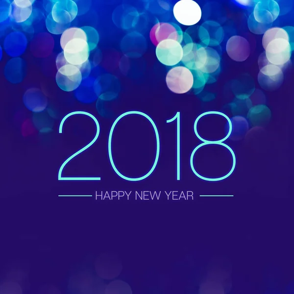 Bonne année 2018 avec bokeh bleu clair scintillant sur bleu foncé — Photo