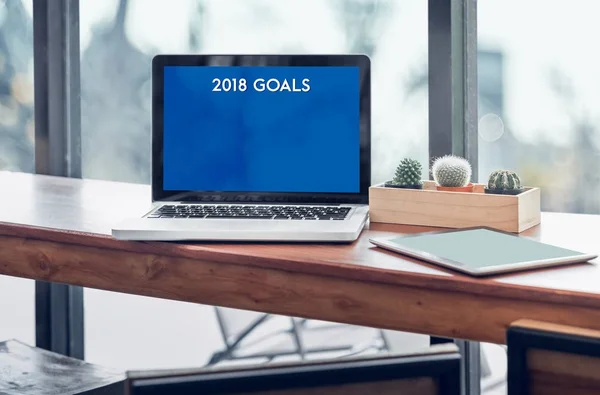 Goals for 2018 word in laptop computer screen with tablet on woo — Stock Photo, Image