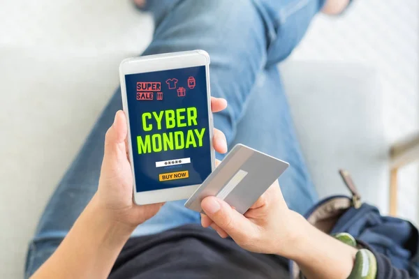 Cyber hétfő eladó hitelkártyával vásárolni a sétány kód, felső v — Stock Fotó