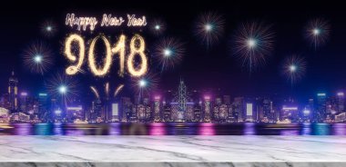 Mutlu yeni yıl 2018 fireworks cityscape boş ile gece üzerinde
