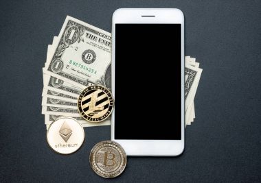 Üstten Görünüm Kripto Döviz Alım Lite madeni para, gümüş Bitcoin, Ethereum ve b