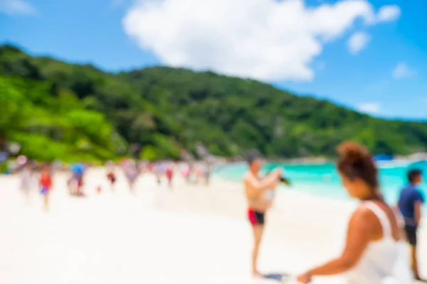 Verschwommene abstrakte Hintergründe von touristischen Spaziergängen am Strand und Meer — Stockfoto