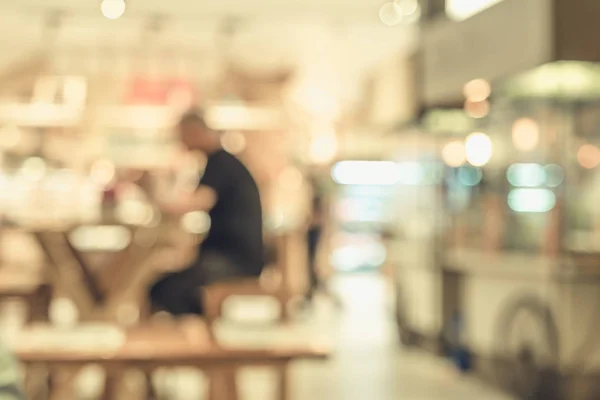 Fondo borroso del cliente sentado en la cafetería o cafetería re — Foto de Stock