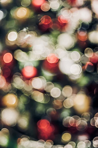 Abstrato cor borrão decoração bola e corda de luz no Natal — Fotografia de Stock