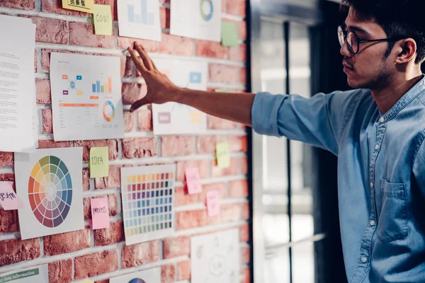 Asian man creative director designer looking at data chart and f — Stock Photo, Image