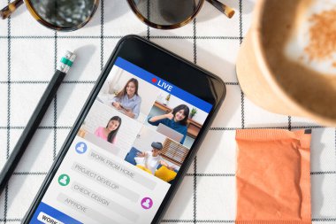 Üniversitelerle mobil video konferans işbirliği ile evden çalışın. Canlı yayın toplantısı. Coronavirus 'a (covid-19) maruz kalma riskini koruyun.