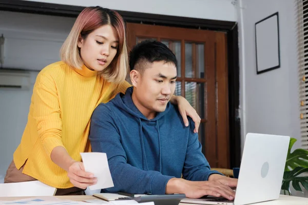 Asian Couple List Home Financial Bill Budget Table Kitchen New — Stock Photo, Image