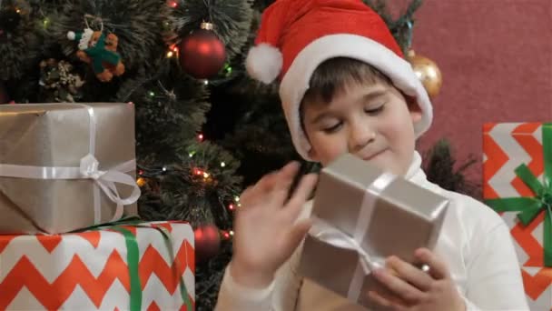 Little boy shakes the christmas gift box — Stock Video