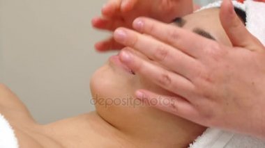 Kızlar alın masaj uzmanı stokes