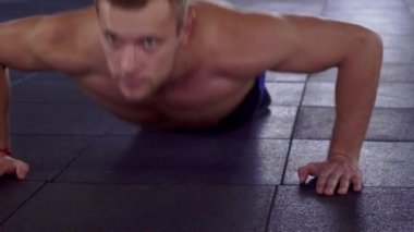 Adam mı push up yerde