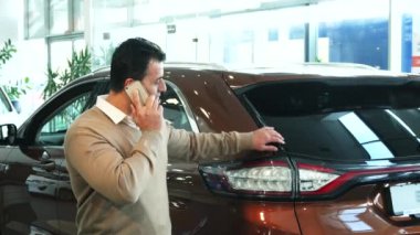 O araba salonda iken Evet iş adamı