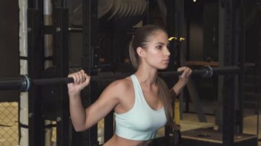 Muhteşem genç sporcumuz spor salonu stüdyoda ağız kavgası yapıyor