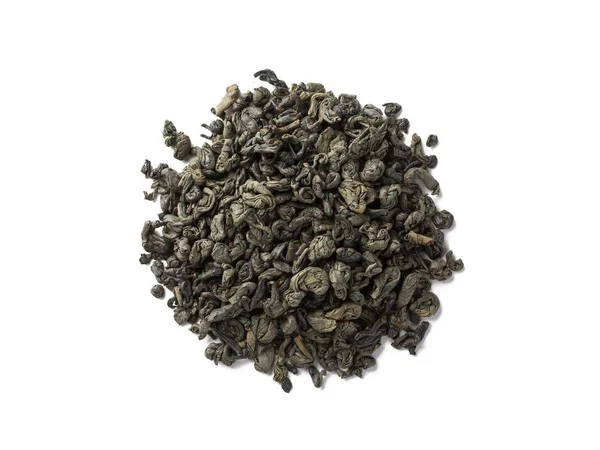 Vista superior de hojas de té verde aisladas en blanco — Foto de Stock