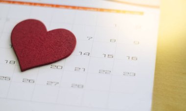 Takvimdeki kırmızı kalp 14. güne odaklanıyor