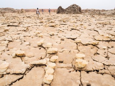 İnsanlar arasında mineral toprak
