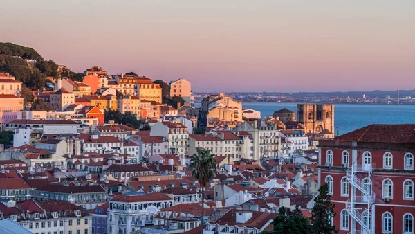 Stadsbilden i Lissabon vid solnedgången — Stockfoto