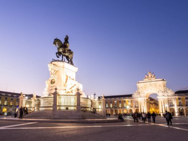 alan Praça yapmak Comercio heykeli ile geceleri