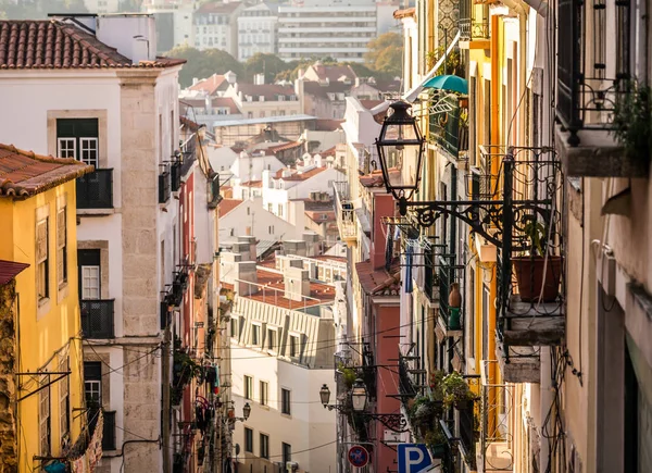 Arkitekturen i gamla stan i Lissabon — Stockfoto